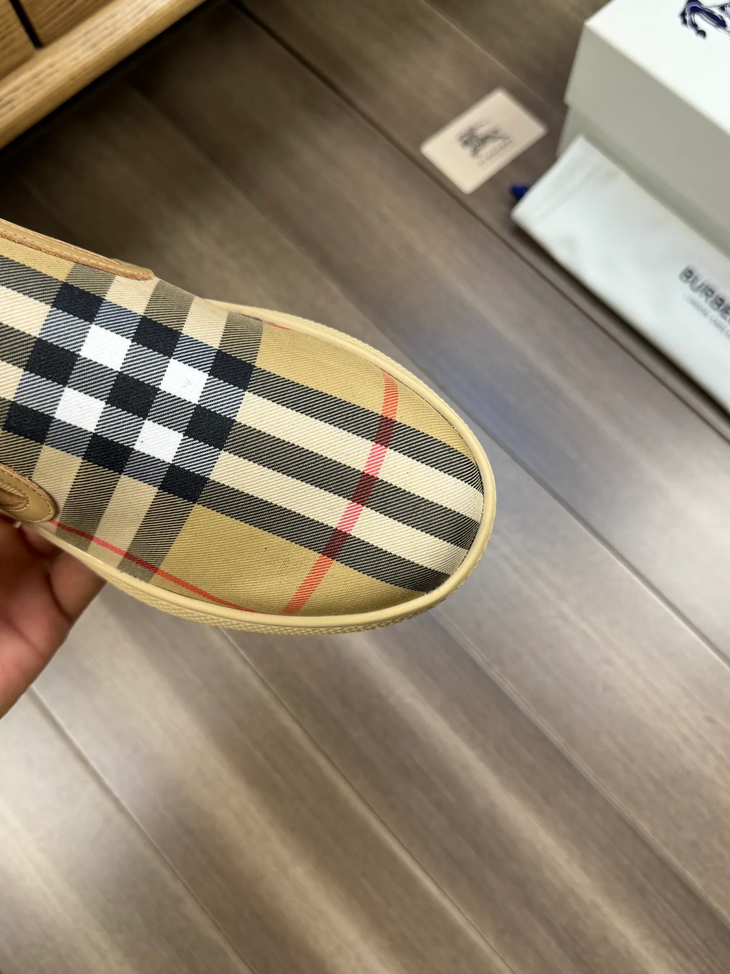 [BURBERRY] Burberry P360💰 - Original order 🔍🔍🔍 - Upper: imported 🔝 brand totem cloth, heel brand webbing decoration - Lining: water-dyed cowhide - Outsole: ultra-light rubber; two-color molded outsole - Super high quality control, fine workmanship: highlighted (high-end, extravagance, grade) -Size: 38-44 (Male 45, can be customized)